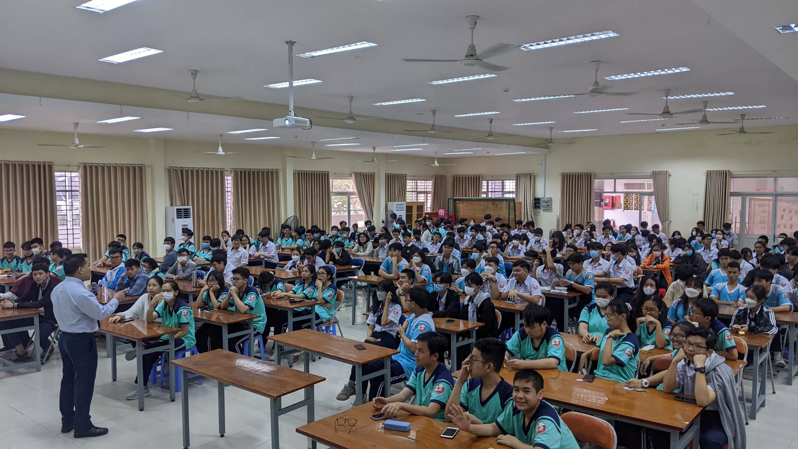 [Theo dòng sự kiện] Bài giảng “khoa học, công nghệ không gian và các ứng dụng” cho 200 học sinh trường THPT Gia Định