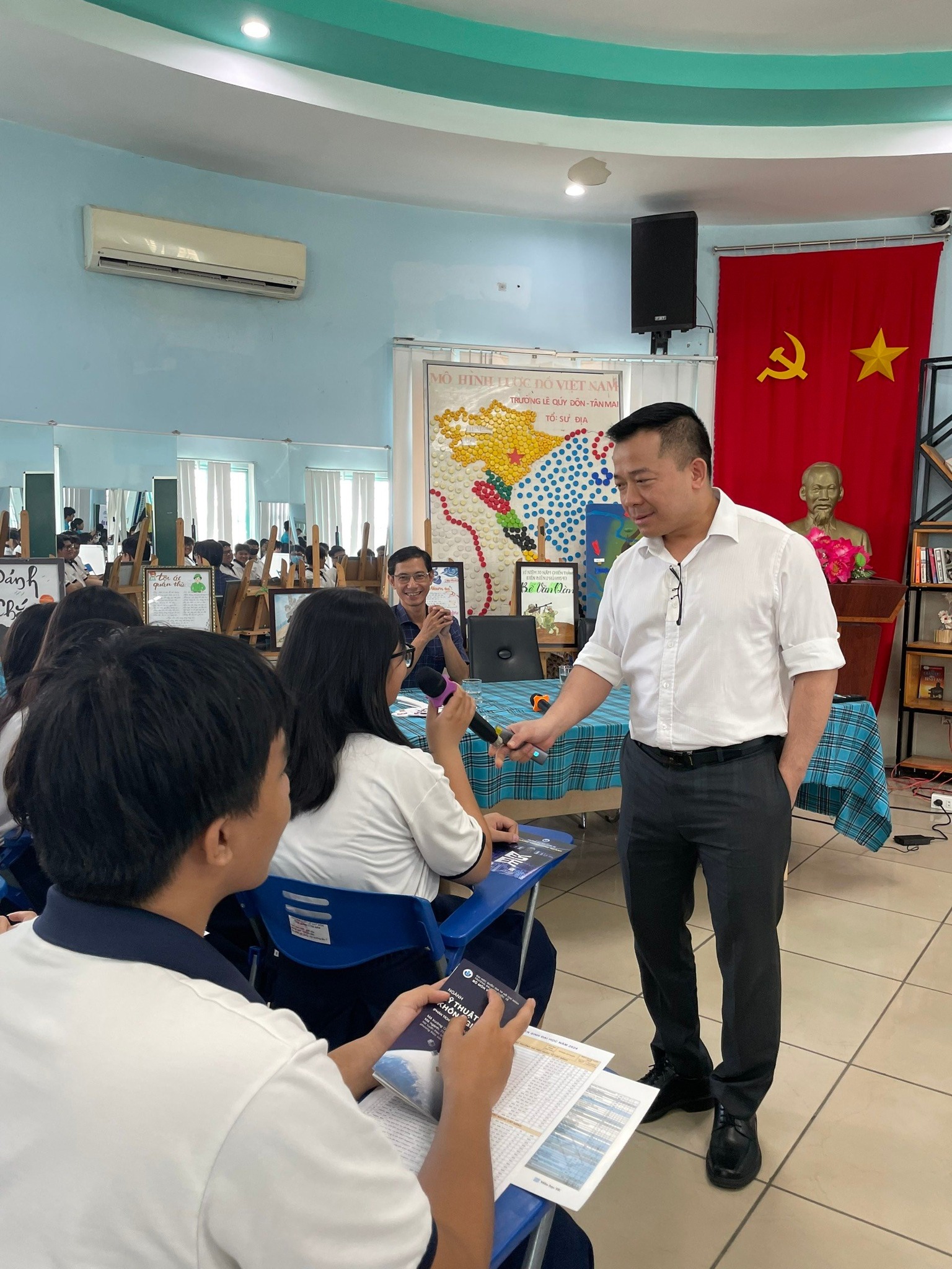 CHUỖI BÀI GIẢNG “KHOA HỌC, CÔNG NGHỆ KHÔNG GIAN VÀ CÁC ỨNG DỤNG” TẠI TRƯỜNG THPT LÊ QUÝ ĐÔN – BIÊN HÒA